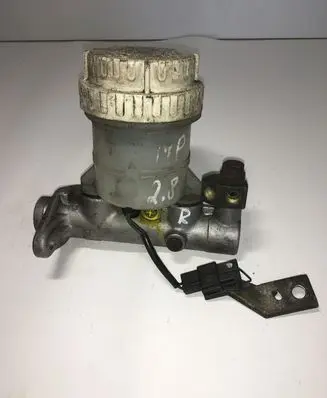 Mitsubishi Pajero Master brake cylinder