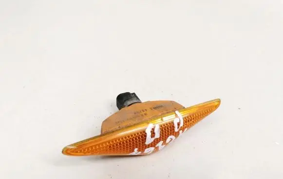 Ford Mondeo Mk III Front fender indicator light 1S7113K309AB 1S71-13K309-AB
