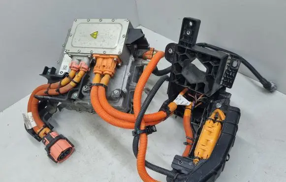 Voltage converter inverter