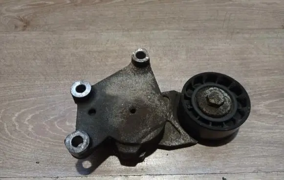 Volvo V50 Alternator belt tensioner 