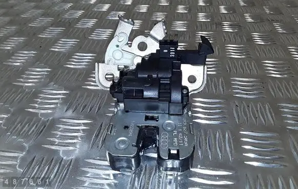 Audi A1 Tailgate/trunk/boot lock/catch/latch 8K9827505A