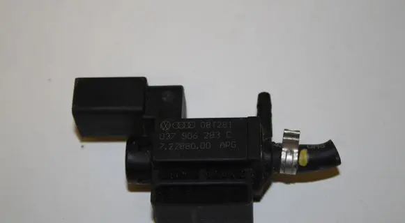 Audi A4 S4 B8 8K Turbo solenoid valve 037906283C