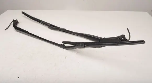 Nissan X-Trail T33 Front wiper blade arm 