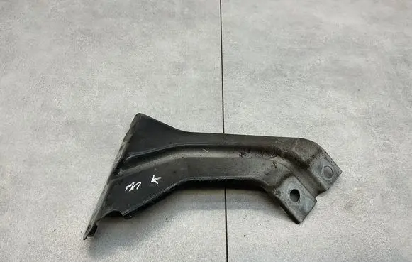 Audi A1 Fender mounting bracket 8X0821135A
