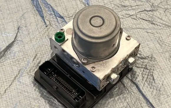 Mercedes-Benz C W205 ABS Pump A2059001546 A010B633