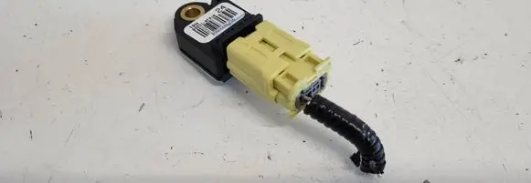 Toyota Verso Airbag deployment crash/impact sensor 8983105010 0989226756 898310F010
