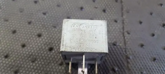 Volkswagen PASSAT B6 Other relay 141951253B 20240072