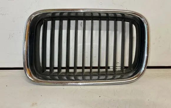 BMW 3 E36 Front grill 8122237