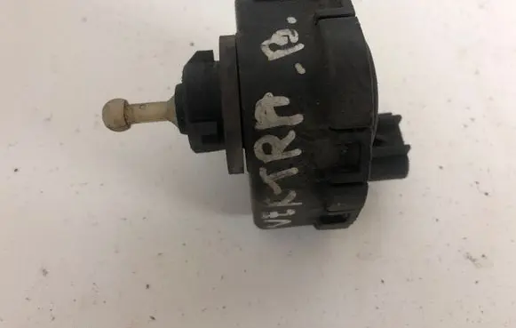 Opel Vectra B Headlight level adjustment motor 0307852335