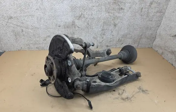 Mercedes-Benz C AMG W205 Rear wheel hub spindle/knuckle 2053336300 A2053520501 A2053520001