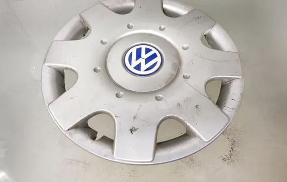 Volkswagen Touran I R16 wheel hub/cap/trim 1C0601147C