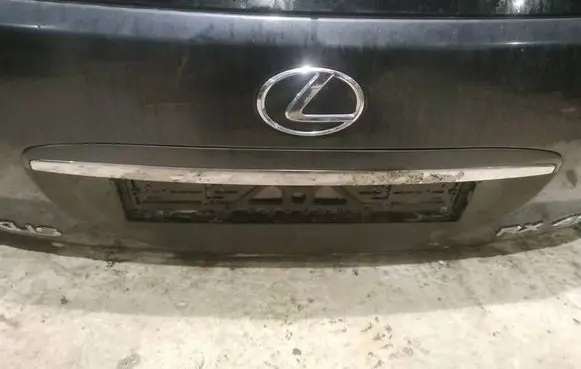 Lexus RX 300 Trunk door license plate light bar 