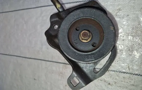 Isuzu Trooper Power steering pump 894450411