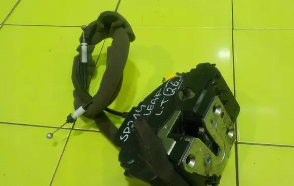 Nissan Leaf I (ZE0) Front door lock SP214