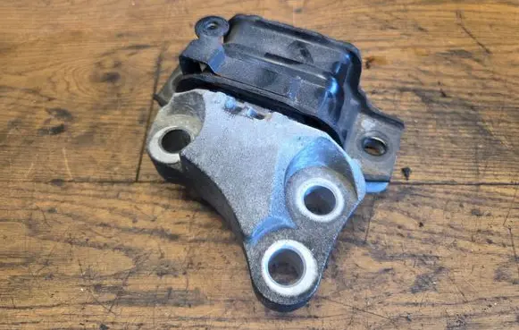 Jeep Compass Engine mount bracket 00534160080 P68253035AC