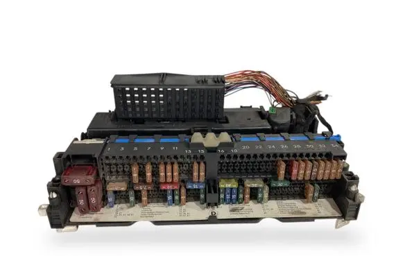 BMW 3 E46 Fuse module 8364540 8364541 8364542