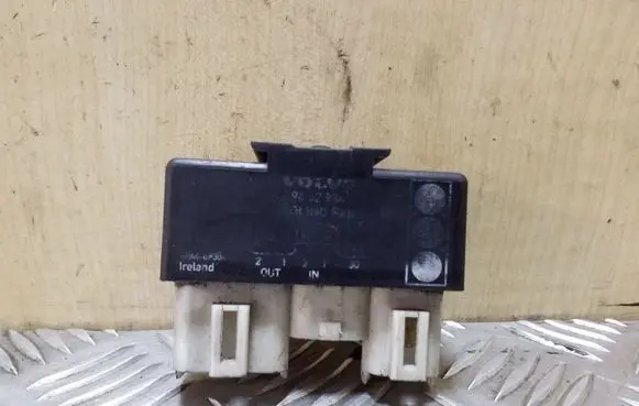 Volvo S70 V70 V70 XC Coolant fan relay 9442934