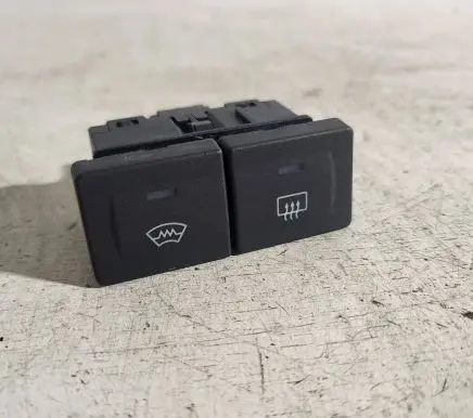 Ford Focus Windscreen/window heater switch D3L0A