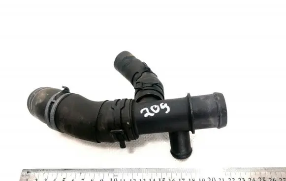 Audi Q3 8U Engine coolant pipe/hose 8N0121087A