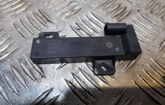 Chrysler Pacifica Aerial antenna amplifier 68051315AB
