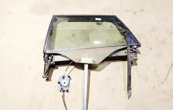 Audi A3 S3 8P Rear door window/glass frame 