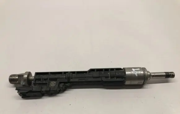 BMW M4 F82 F83 Fuel injector 7639994