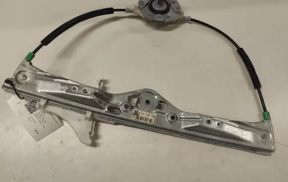Rear door manual window regulator