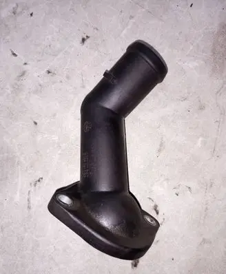 Volkswagen PASSAT B6 Engine coolant pipe/hose 06A121121C 038121121D