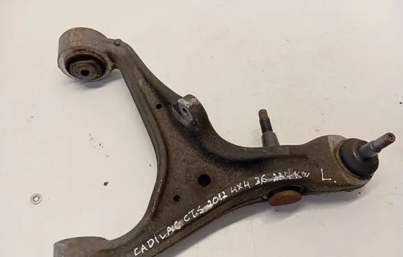 Cadillac CTS Front lower control arm/wishbone 17082LH