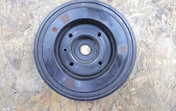 Skoda Octavia Mk3 (5E) Crankshaft pulley 06H105243M