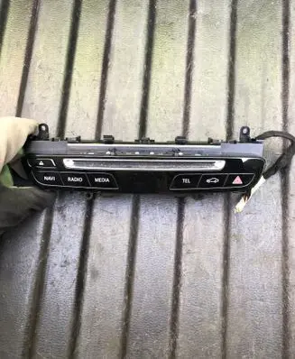 Head unit multimedia control
