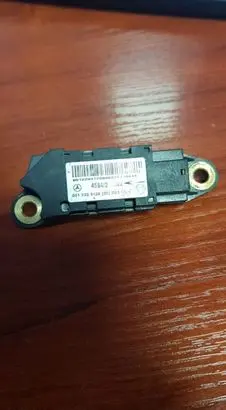 Mercedes-Benz E W211 Airbag deployment crash/impact sensor A0018209126