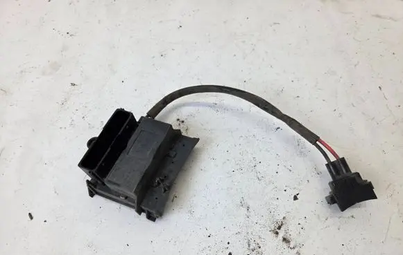 Saab 9-3 Ver2 Coolant fan relay 1379151
