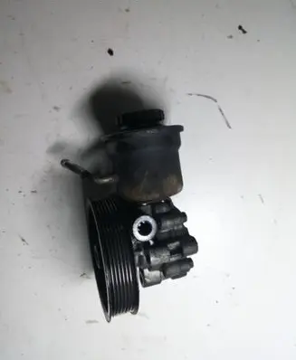 Toyota Corolla Verso AR10 Power steering pump U7G02478
