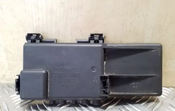 Volkswagen Golf IV Fuse box cover 1J0937550M