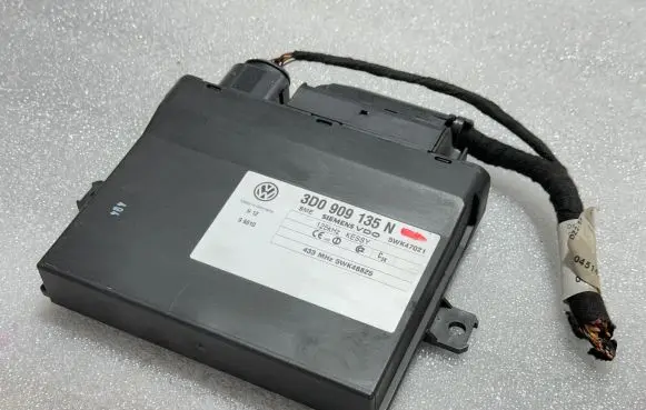 Volkswagen Touareg I Keyless (KESSY) go control unit/module 3D0909135N