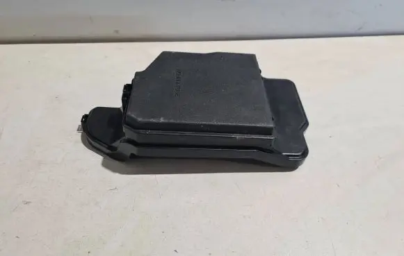 Lexus RX 450H Fuse box cover 8266248540