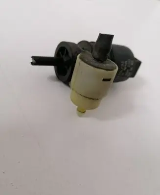 Opel Zafira B Windscreen/windshield washer pump 90585762