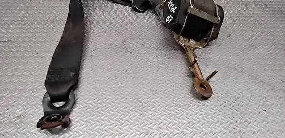 Renault Thalia I Front seatbelt 