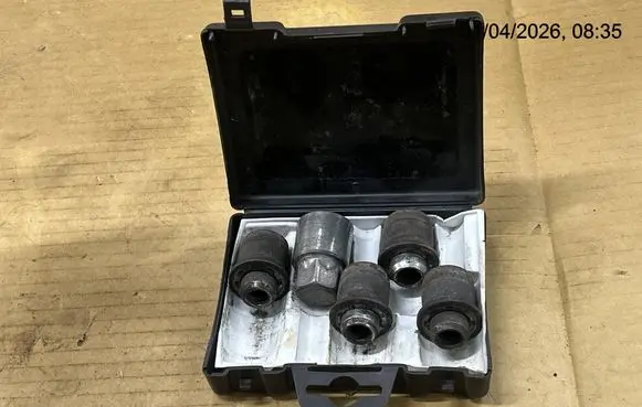 Mitsubishi Space Wagon Anti-theft wheel nuts and lock SP029769