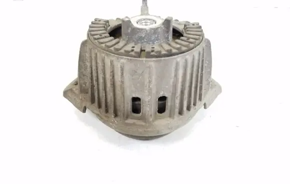 Engine mount bracket