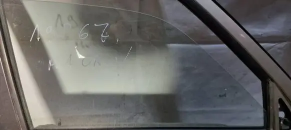 Honda CR-V Front door window glass four-door as2
