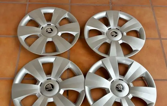 Skoda Fabia Mk3 (NJ) R15 wheel hub/cap/trim 6V0601147C