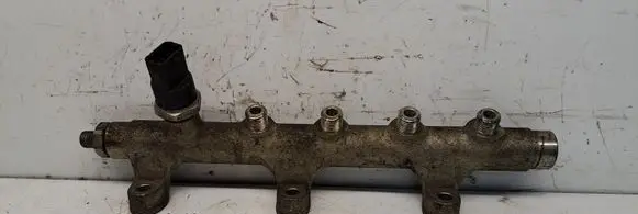 Renault Espace III Fuel injector supply line/pipe 