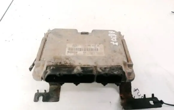 Skoda Octavia Mk1 (1U) Engine control unit/module 038906018GN 0281010182