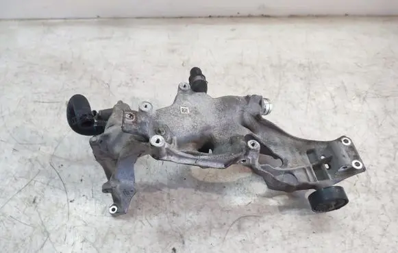 Mercedes-Benz CLA C117 X117 W117 Generator/alternator bracket A6512011709