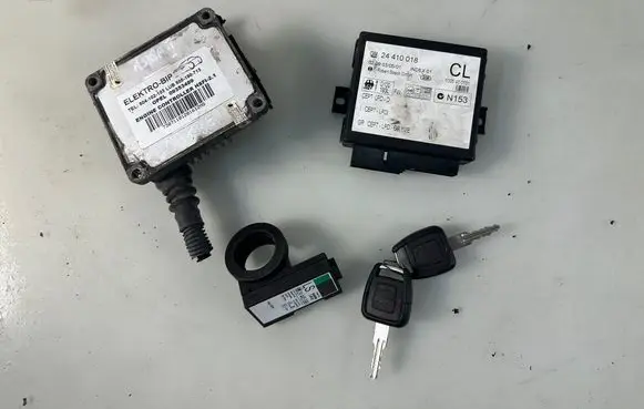 Opel Astra G Engine ECU kit and lock set 09353489 24410018 24445098