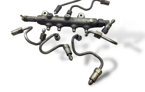 Mazda 6 Fuel injector supply line/pipe 