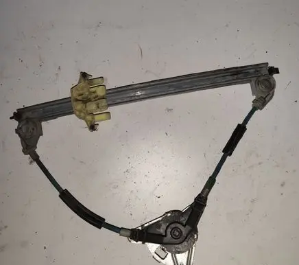 Rear door manual window regulator
