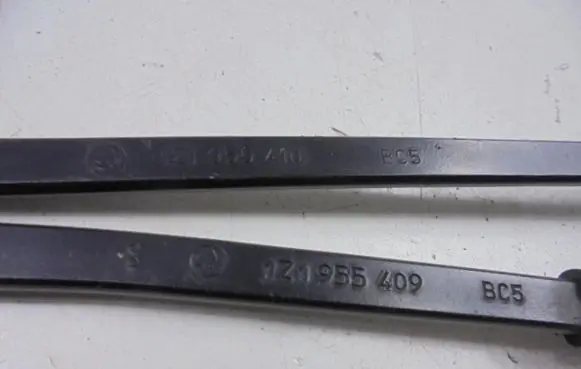 Skoda Octavia Mk2 (1Z) Front wiper blade arm 1Z1955409